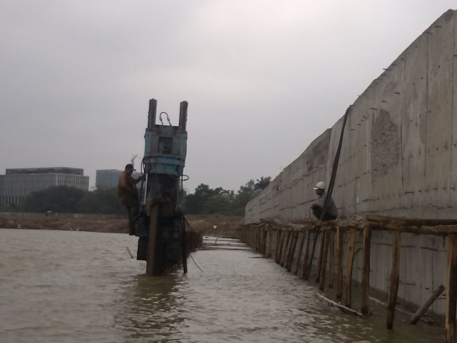 Thi công Cừ Larsen - Dự án cải tạo sông Giàng, Như Quỳnh, Hưng Yên