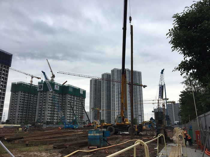 Thi công nền móng, ép cọc cừ công trình Vinhomes Smart City Tây Mỗ
