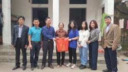 Tặng quà chia sẻ Tết với người nghèo tại Xã Canh Nậu, Huyện Thạch Thất dịp tết 2023 